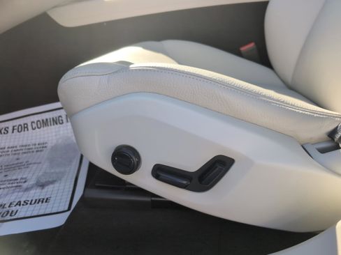 Used 2024 Volvo XC60 T8 Plus w/ Protection Package Premier image 19