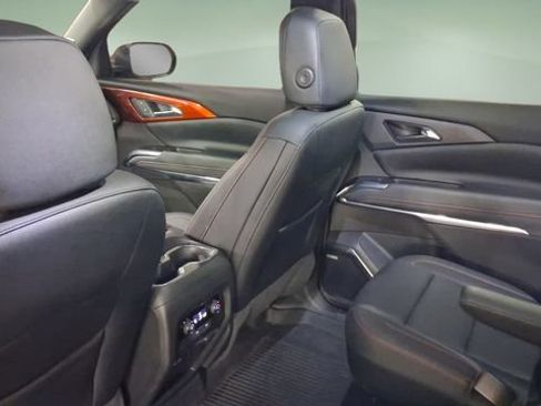 Used 2024 Chevrolet Traverse Z71 w/ Enhanced Driving Package AWD/4WD image 26