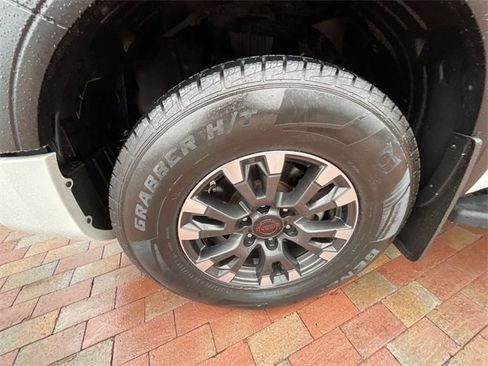 Used 2023 Nissan Titan PRO-4X w/ Pro-4x Convenience Package image 25