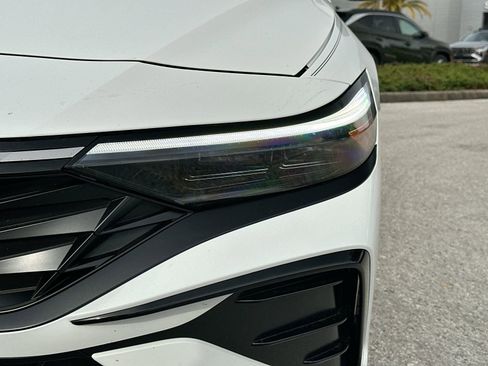 New 2025 Hyundai Elantra Limited image 6