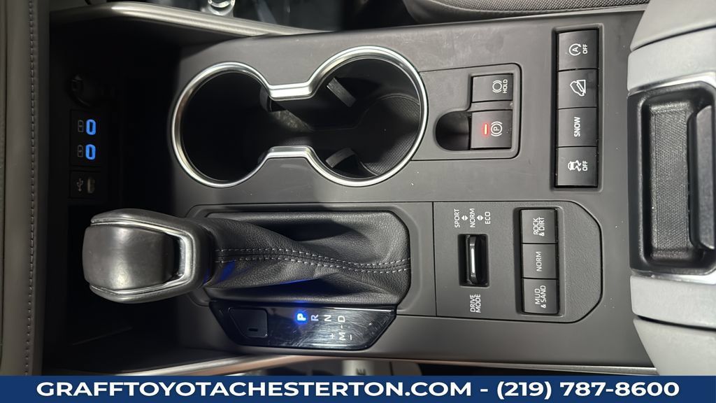 Used 2022 Toyota Highlander LE AWD/4WD image 17