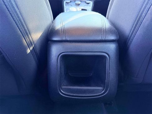 Used 2016 Chrysler 200 Limited image 9