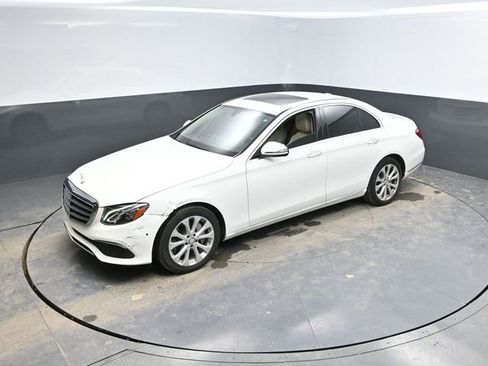 Used 2017 Mercedes-Benz E 300 4MATIC image 39