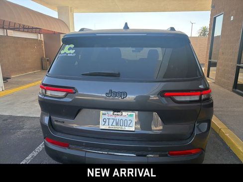Used 2025 Jeep Grand Cherokee L Altitude AWD/4WD image 5