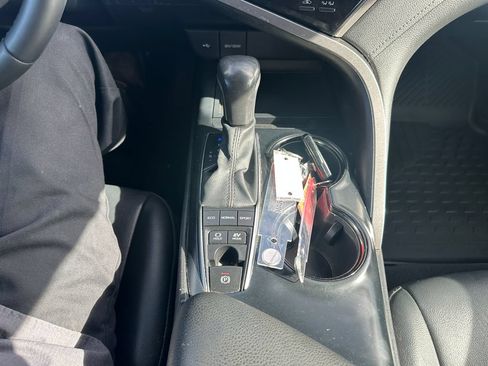 Used 2020 Toyota Camry SE w/ Carpet Mat Package FWD image 15