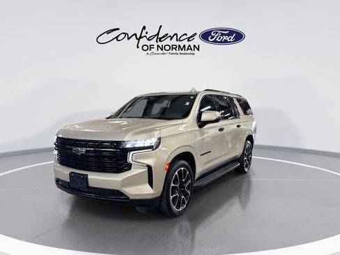 Used 2023 Chevrolet Suburban RST w/ Luxury Package RWD image 3
