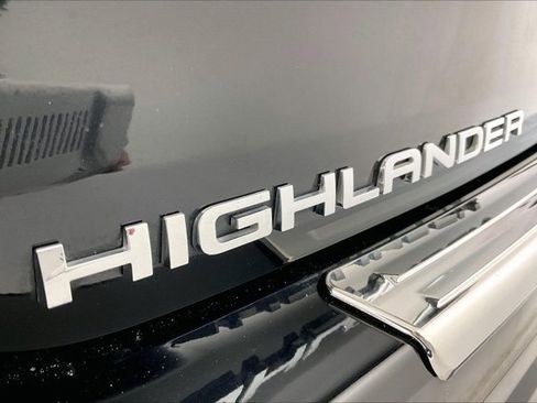 Used 2021 Toyota Highlander Platinum image 32