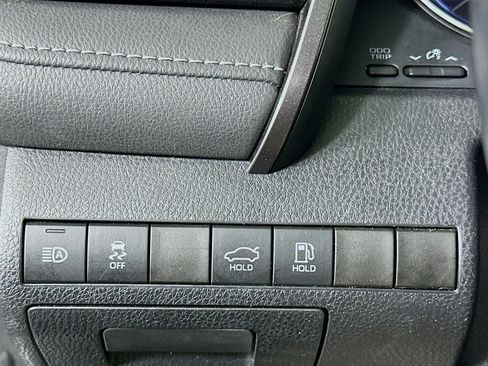 Used 2019 Toyota Camry SE FWD image 17