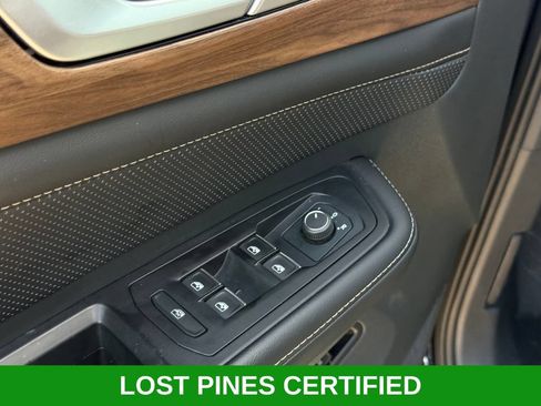 Used 2025 Volkswagen Atlas SE FWD image 6