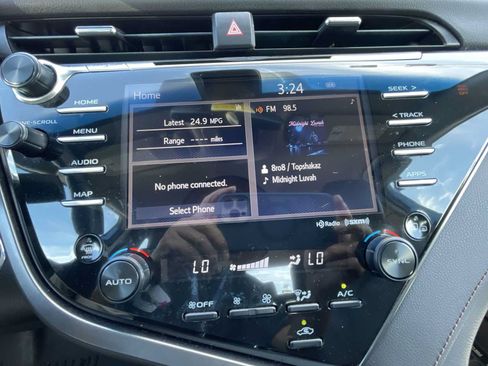 Used 2019 Toyota Camry XLE FWD image 16