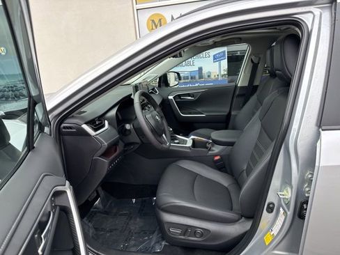 Used 2025 Toyota RAV4 Limited w/ Advanced Technology Package image 8