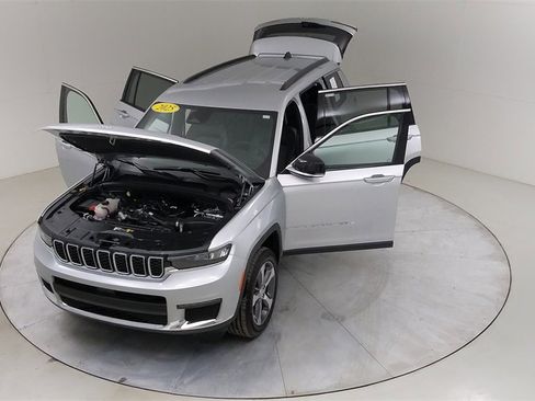 Used 2025 Jeep Grand Cherokee L Limited image 46