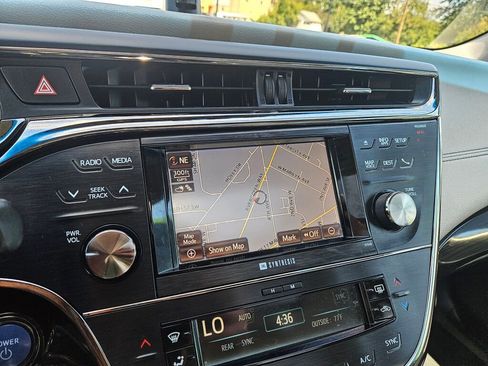 Used 2013 Toyota Avalon Limited image 21