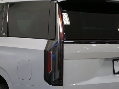 Used 2024 Cadillac Escalade Sport Platinum w/ LPO, ONYX Package image 3