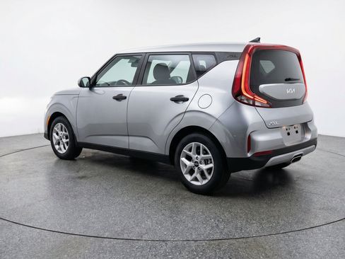 Used 2025 Kia Soul LX w/ LX Technology Package FWD image 6