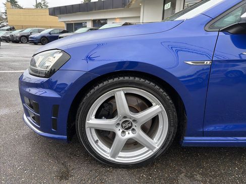 Used 2017 Volkswagen Golf R 4-Door image 12