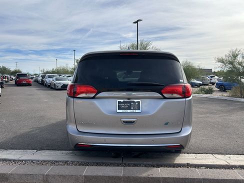 Used 2020 Chrysler Pacifica Limited w/ Advanced Safetytec Group image 4