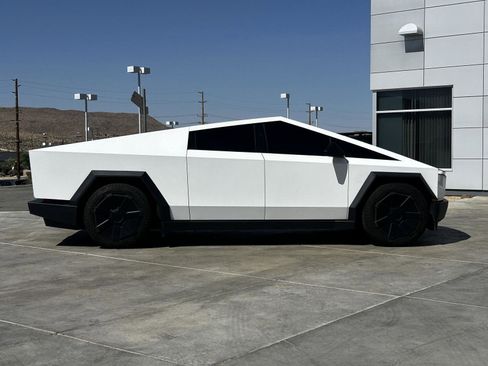 Used 2024 Tesla Cybertruck AWD Crew Cab image 10