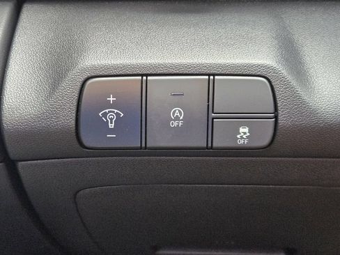 Used 2025 Hyundai Elantra SE FWD image 26