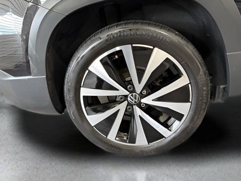 Used 2023 Volkswagen Taos SE w/ Panoramic Sunroof Package FWD image 37