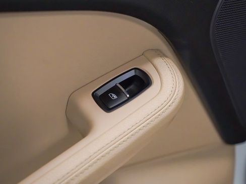 Used 2022 Porsche Macan image 16