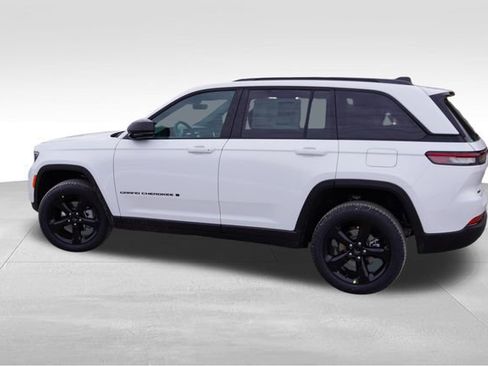 New 2025 Jeep Grand Cherokee Limited image 6