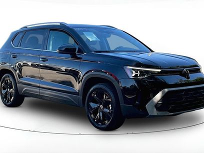 Certified 2025 Volkswagen Taos SE w/ Panoramic Sunroof Package