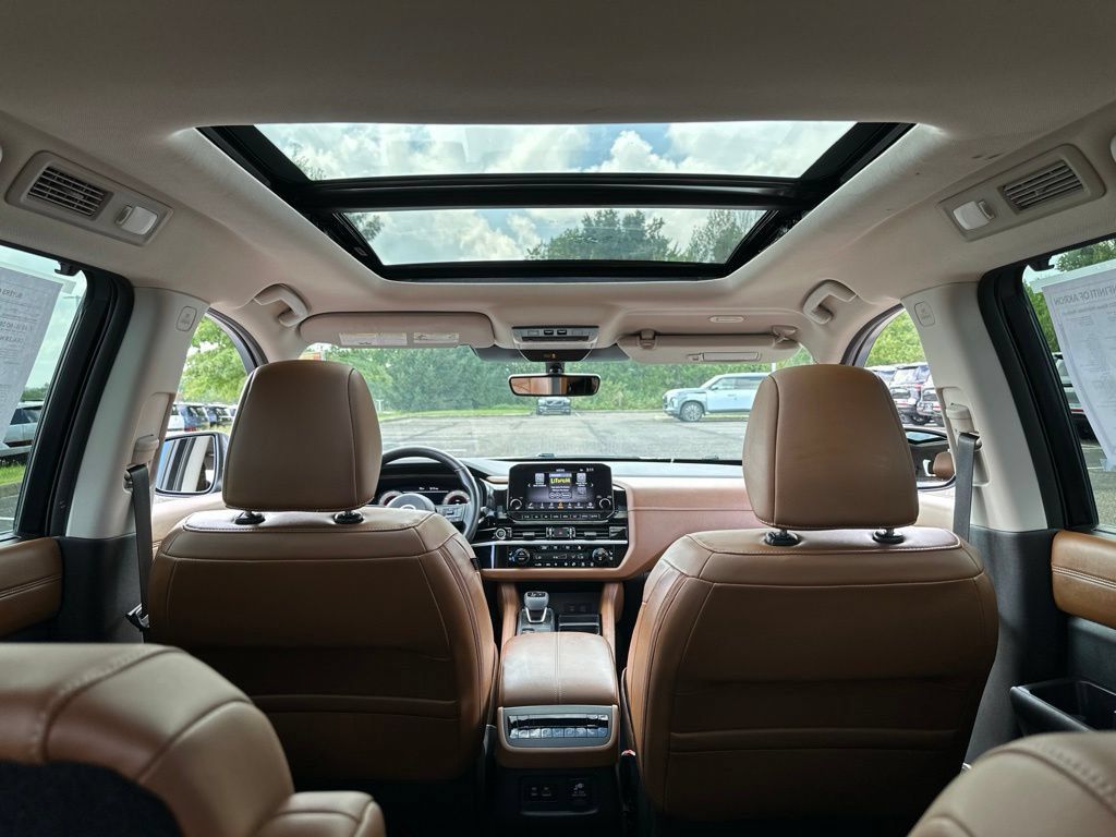 Used 2023 Nissan Pathfinder Platinum AWD/4WD image 37