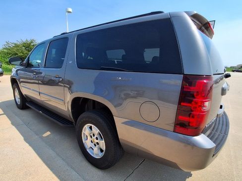 Used 2008 Chevrolet Suburban LT w/ LT Preferred Equipment Group AWD/4WD image 6