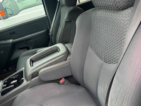 Used 2003 Chevrolet Avalanche 4x4 w/ Suspension Package, Off-Road image 13