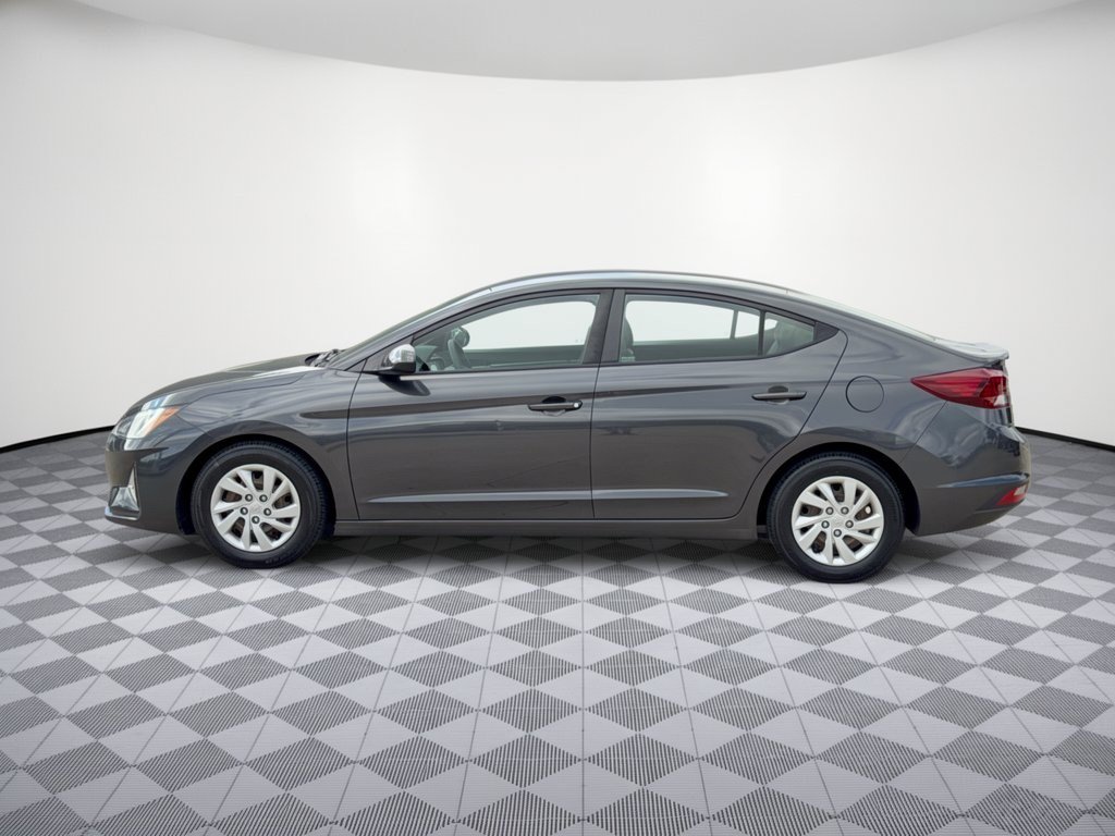 Used 2020 Hyundai Elantra SE FWD image 2