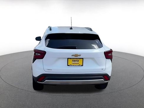Used 2025 Chevrolet Trax LT FWD image 10