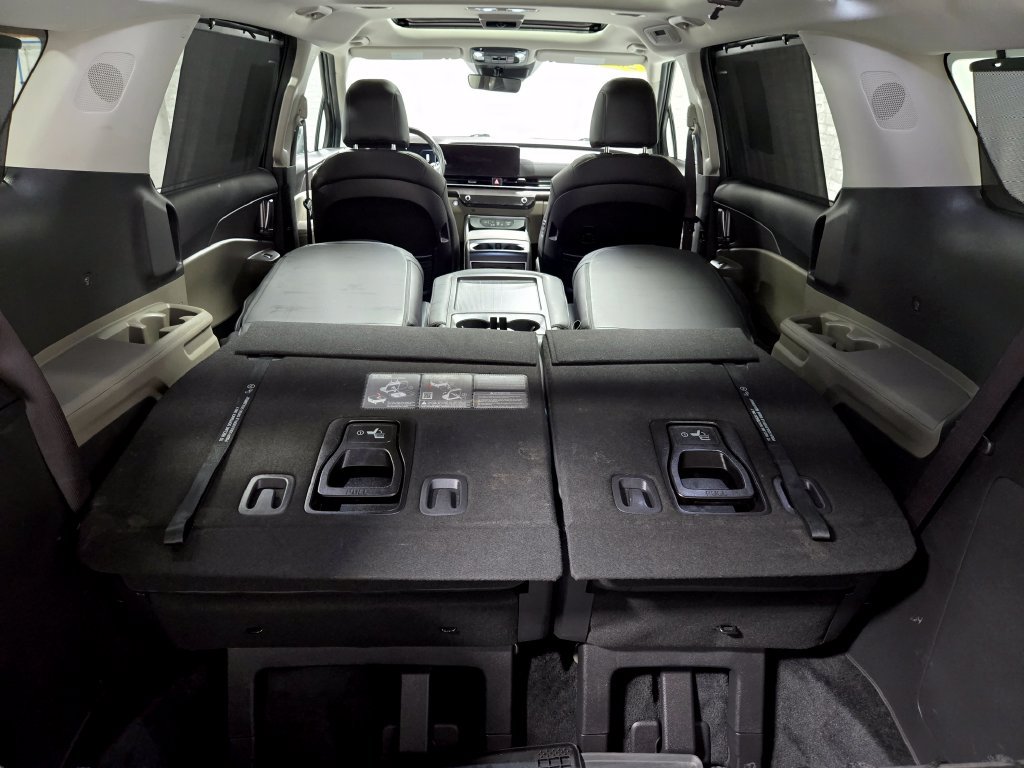 Used 2025 Kia Carnival SX FWD image 51