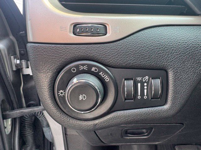 Used 2016 Jeep Cherokee Limited AWD/4WD image 22