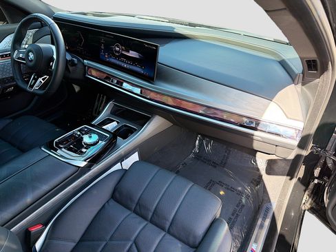 Used 2023 BMW 760i xDrive AWD/4WD image 12