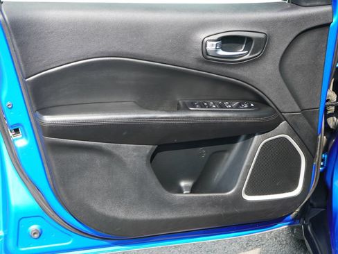 Used 2019 Jeep Compass Latitude FWD image 9