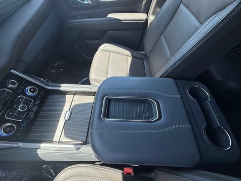 Used 2024 GMC Yukon Denali w/ Advanced Technology Package AWD/4WD image 14