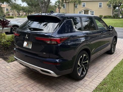 Used 2024 Mitsubishi Outlander SE FWD image 2
