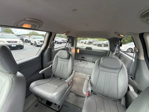 Used 2007 Dodge Grand Caravan SXT w/ Leather Interior Group FWD image 8