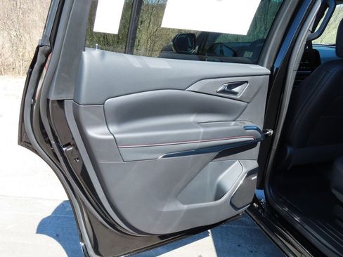 New 2026 Chevrolet Traverse RS w/ LPO, Floor Liner Package AWD/4WD image 28