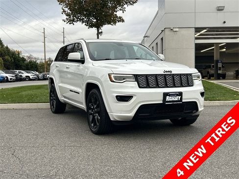 Certified 2021 Jeep Grand Cherokee Laredo X image 1
