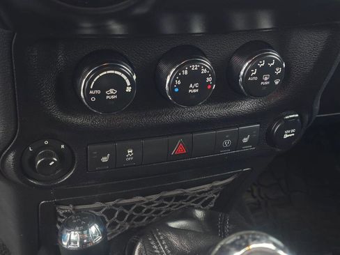 Used 2017 Jeep Wrangler Unlimited Sahara AWD/4WD image 18