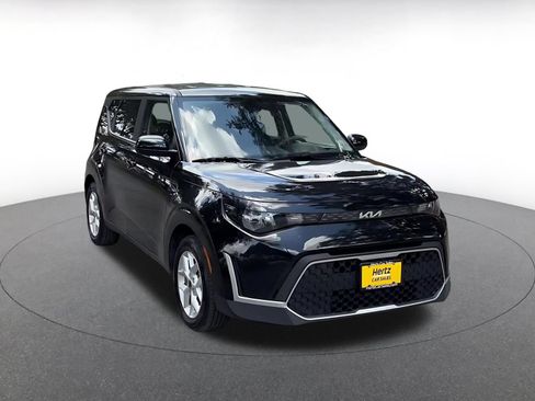 Used 2025 Kia Soul LX w/ LX Technology Package FWD image 3