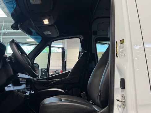 Used 2025 Mercedes-Benz Sprinter 2500 image 21