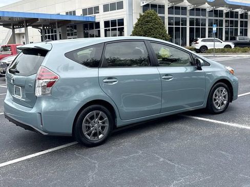 Used 2017 Toyota Prius V Four FWD image 4