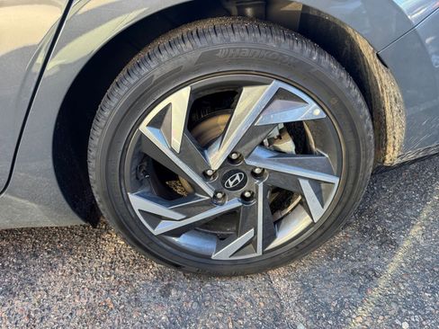 Used 2025 Hyundai Elantra Limited image 31