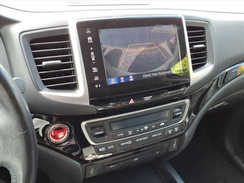 Used 2018 Honda Pilot Touring image 22