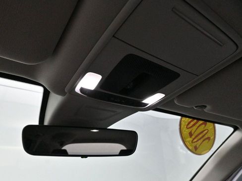 Used 2025 Chrysler Pacifica Select FWD image 24