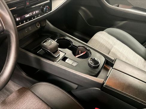 Used 2022 Nissan Rogue SV image 20