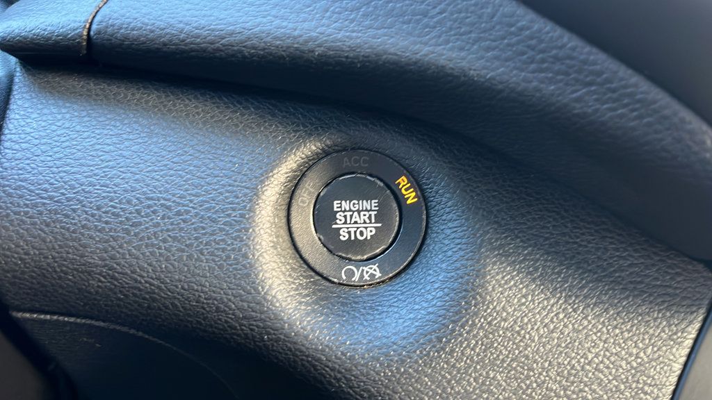 Used 2019 Jeep Cherokee Latitude Plus w/ Comfort/Convenience Group FWD image 21